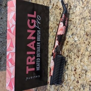 Calista Triangle Heated Brush